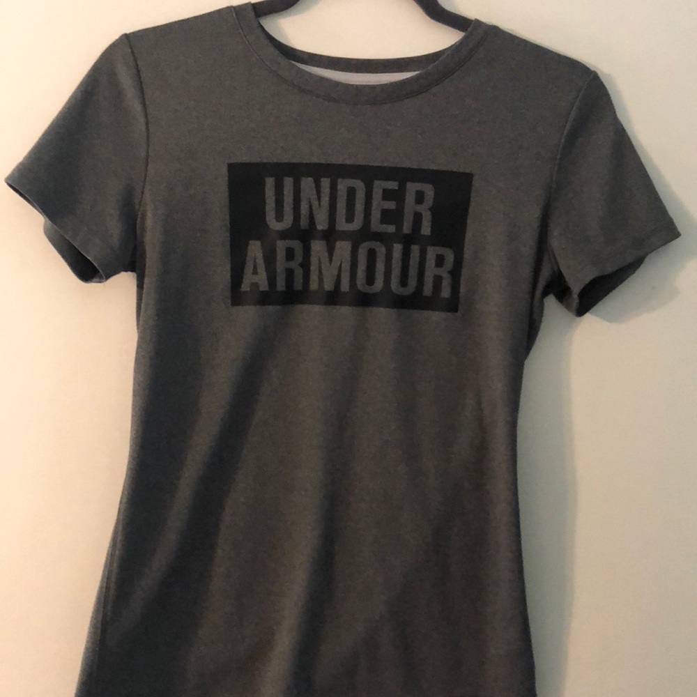 Under armour grey t-shirt
